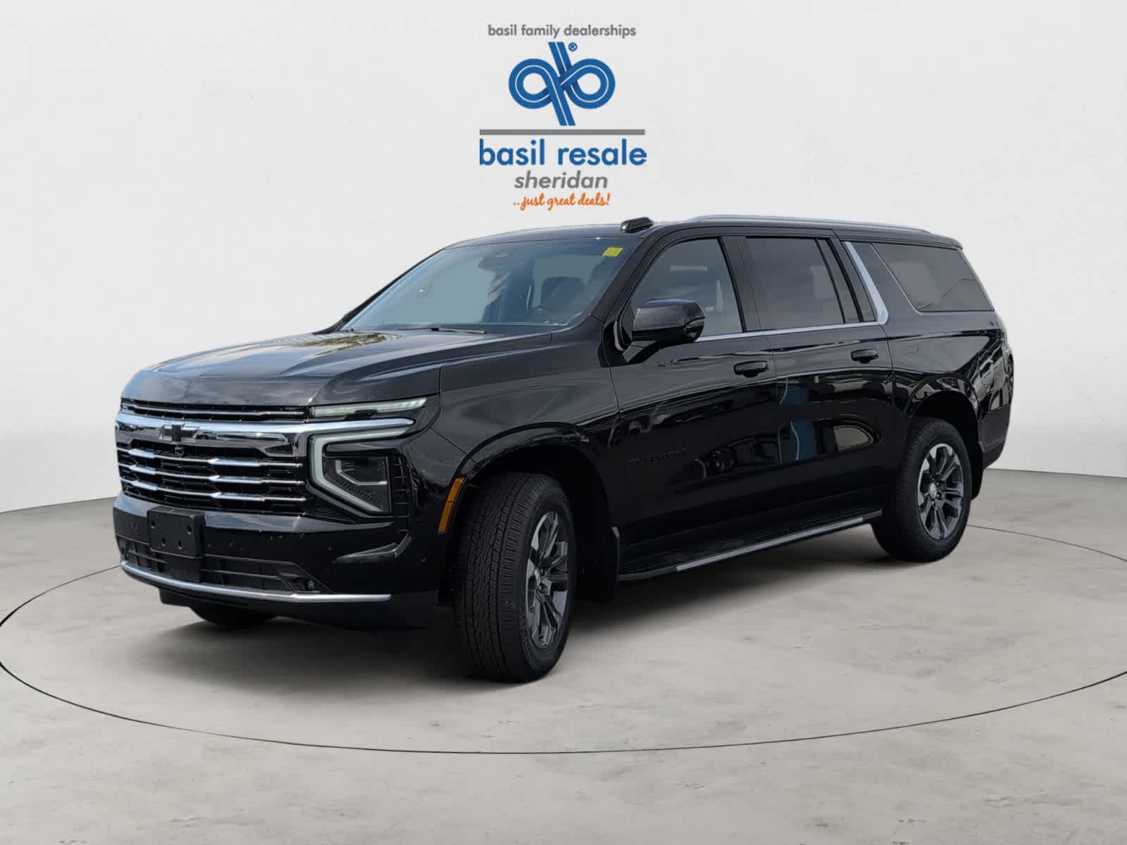 2025 Chevrolet Suburban LT photo 2