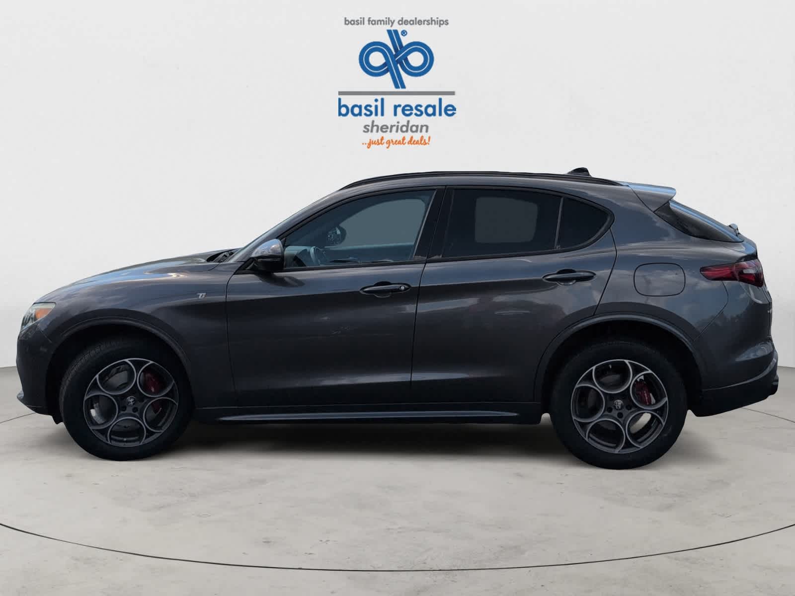 2022 Alfa Romeo Stelvio Ti photo 3