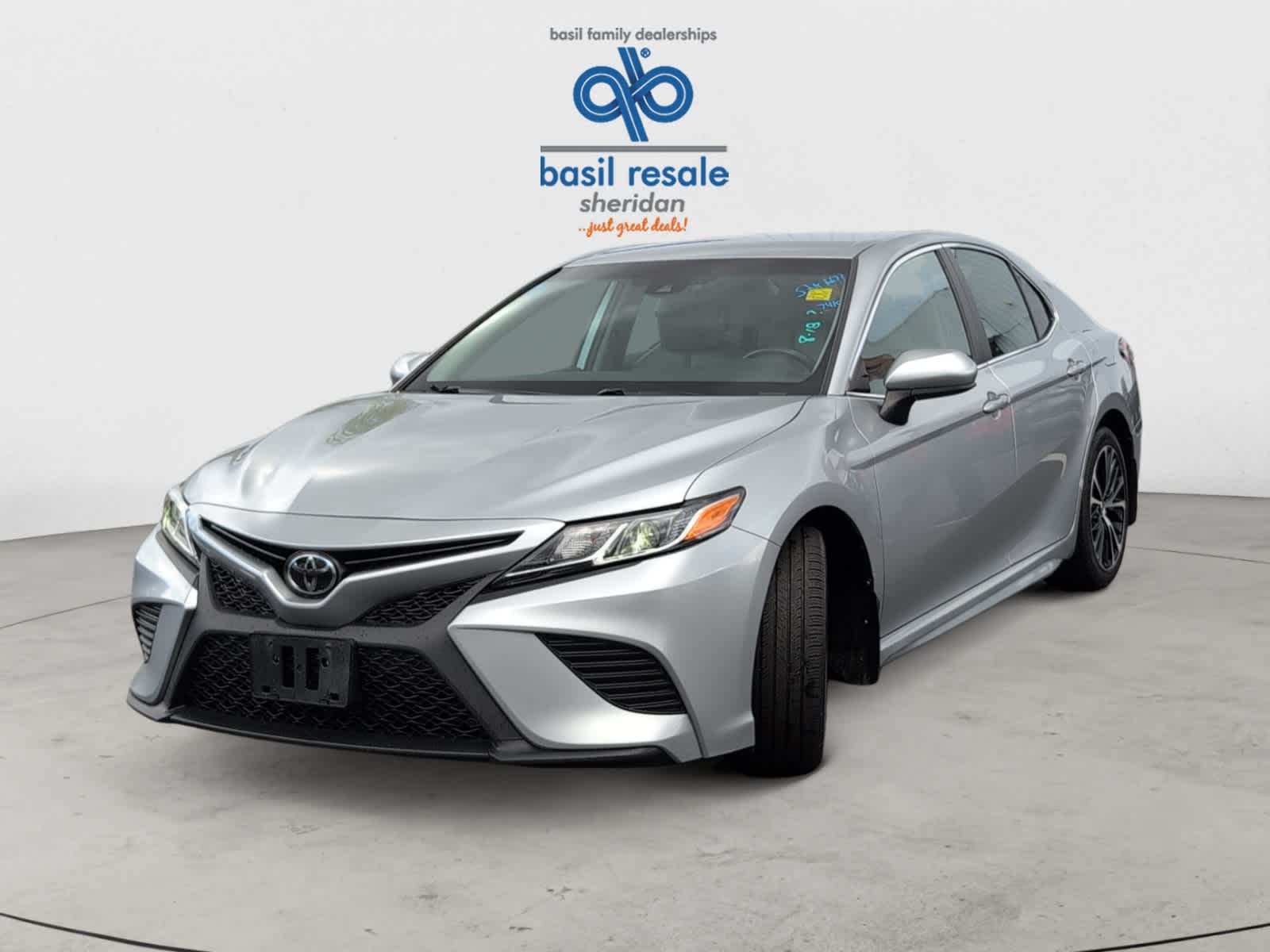 2018 Toyota Camry SE photo 2