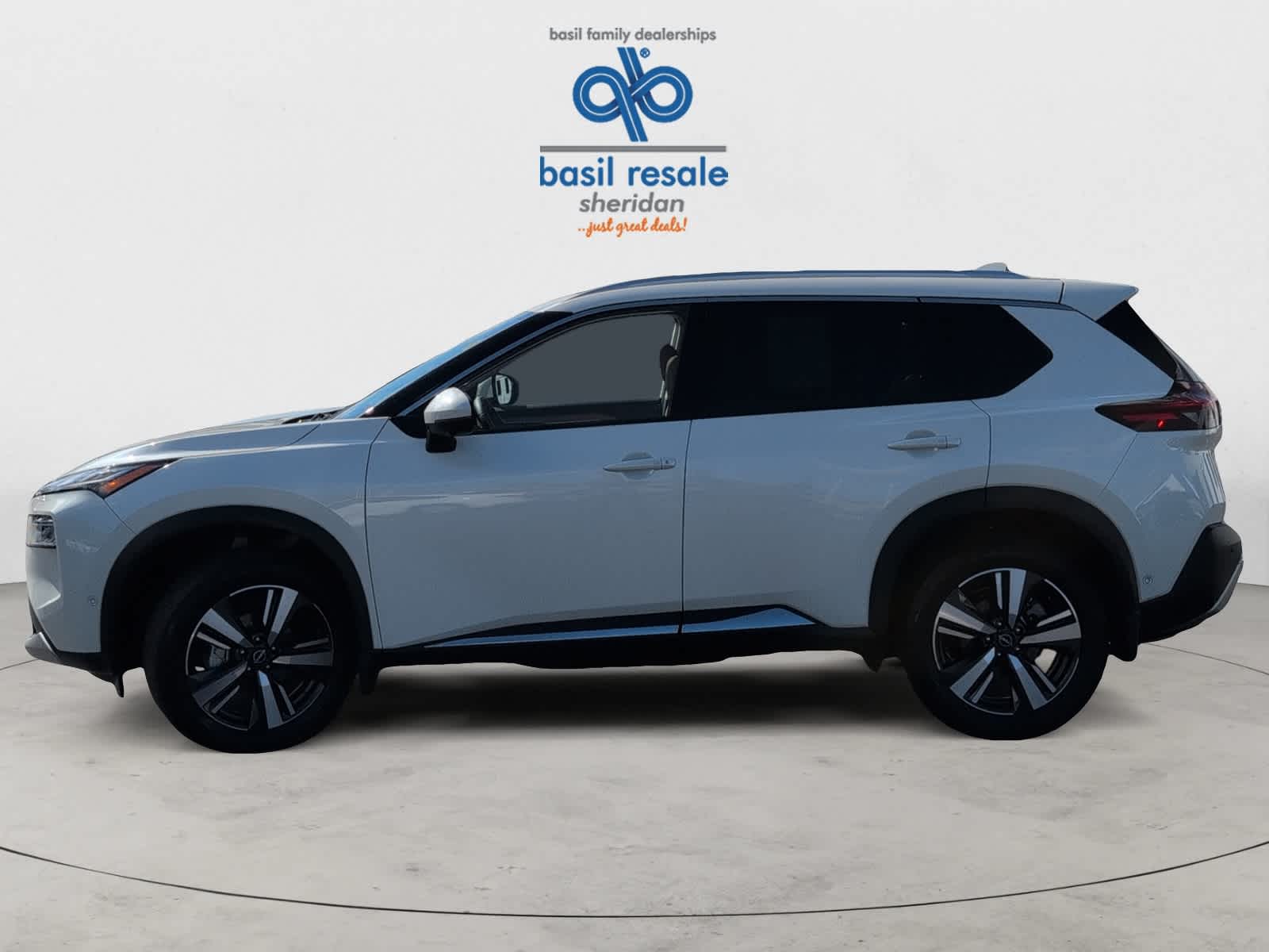 2023 Nissan Rogue Platinum AWD photo 3