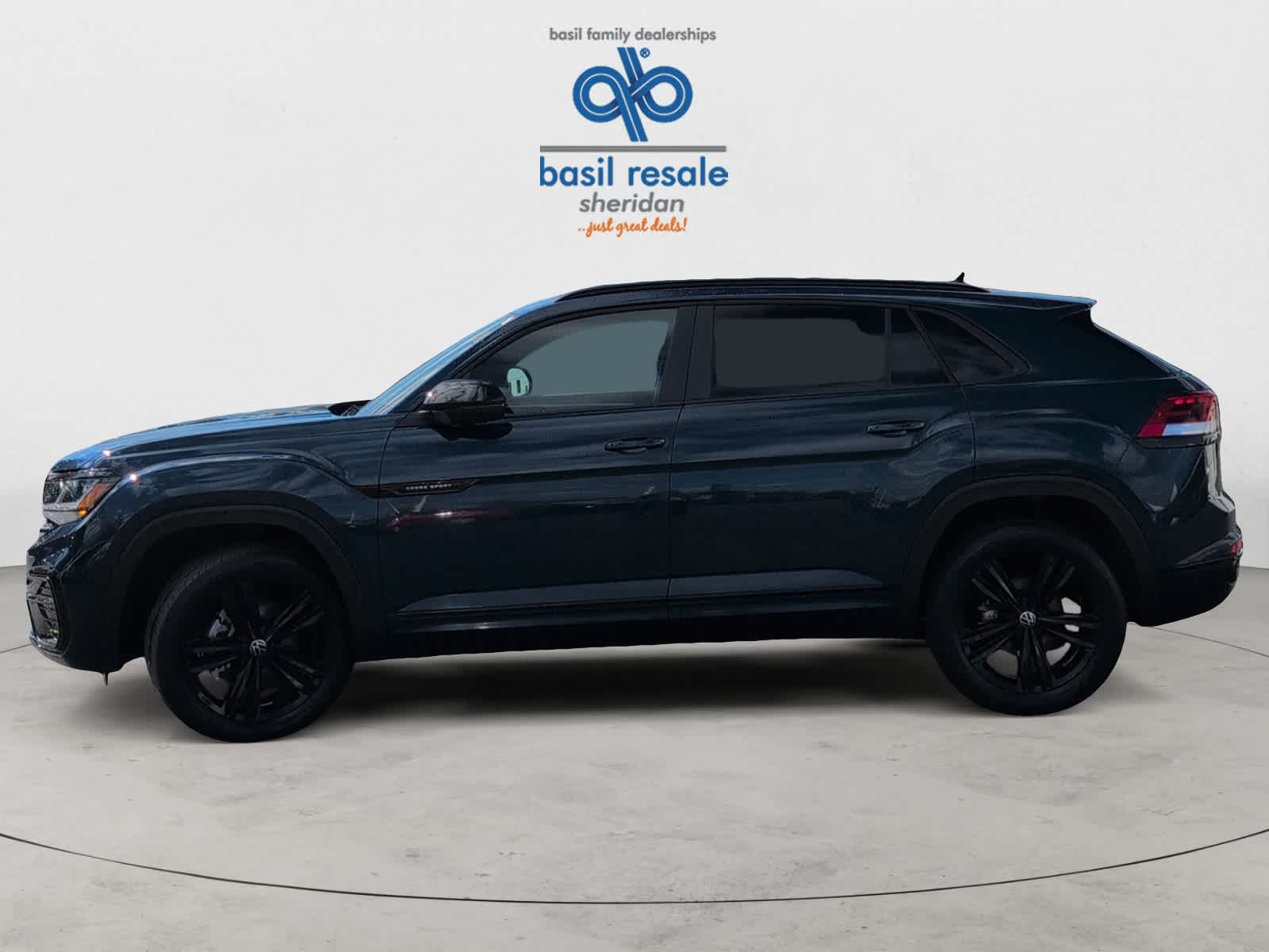 2023 Volkswagen Atlas Cross Sport SEL R-Line photo 3