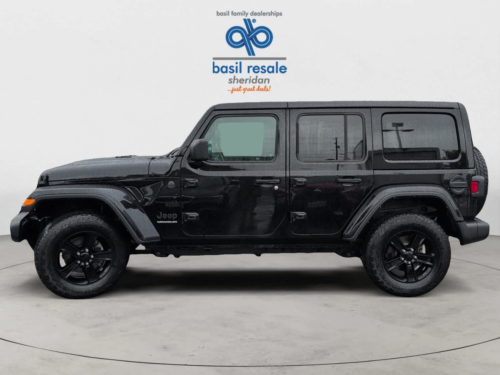 2023 Jeep Wrangler Sahara Altitude photo 3