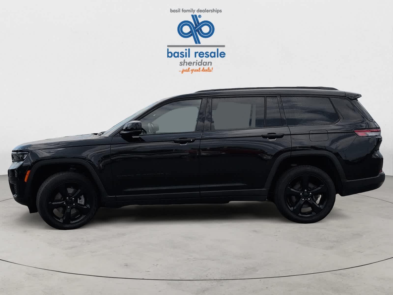 2023 Jeep Grand Cherokee Altitude photo 3