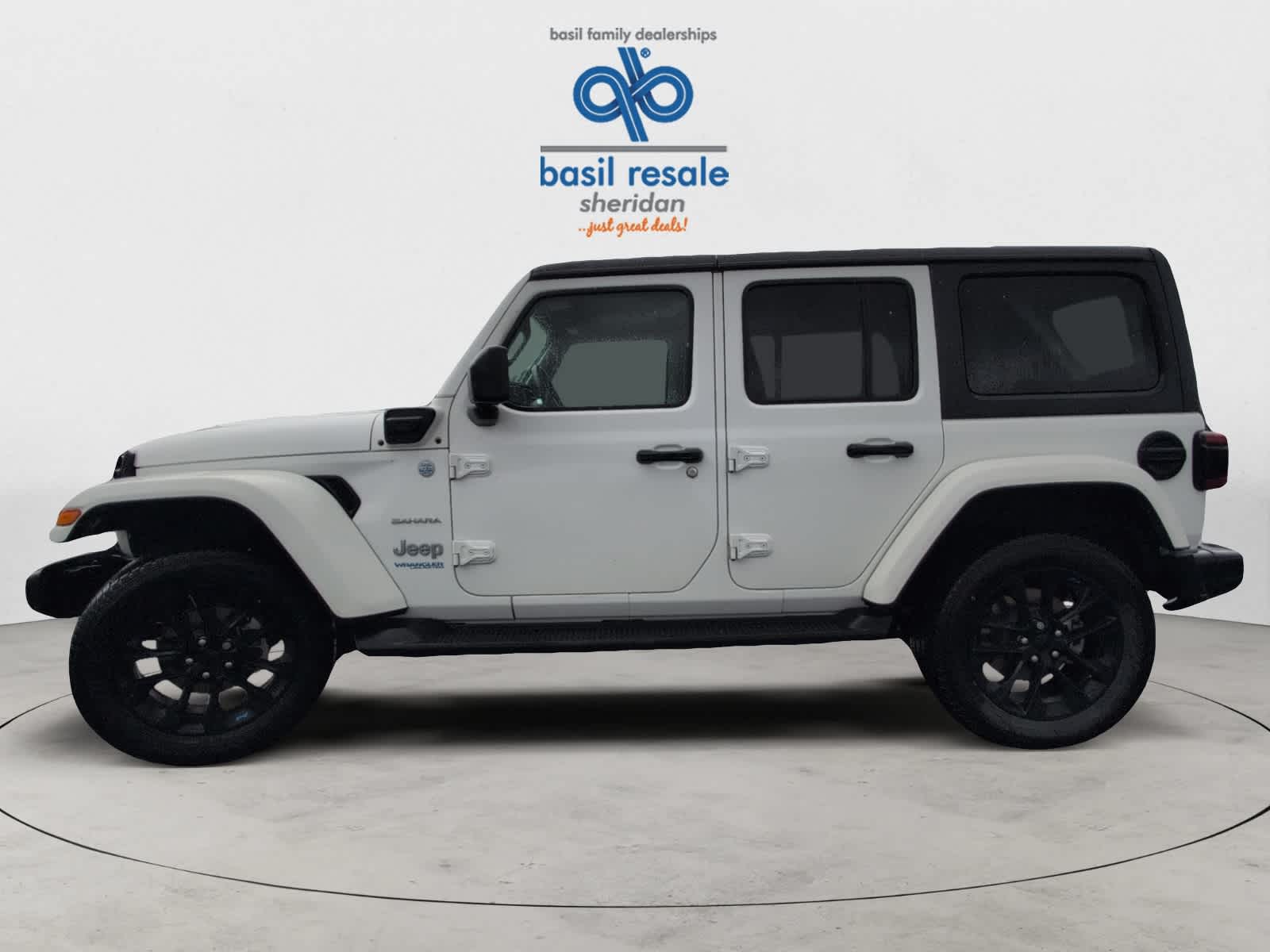 2022 Jeep Wrangler 4xe Unlimited Sahara photo 3