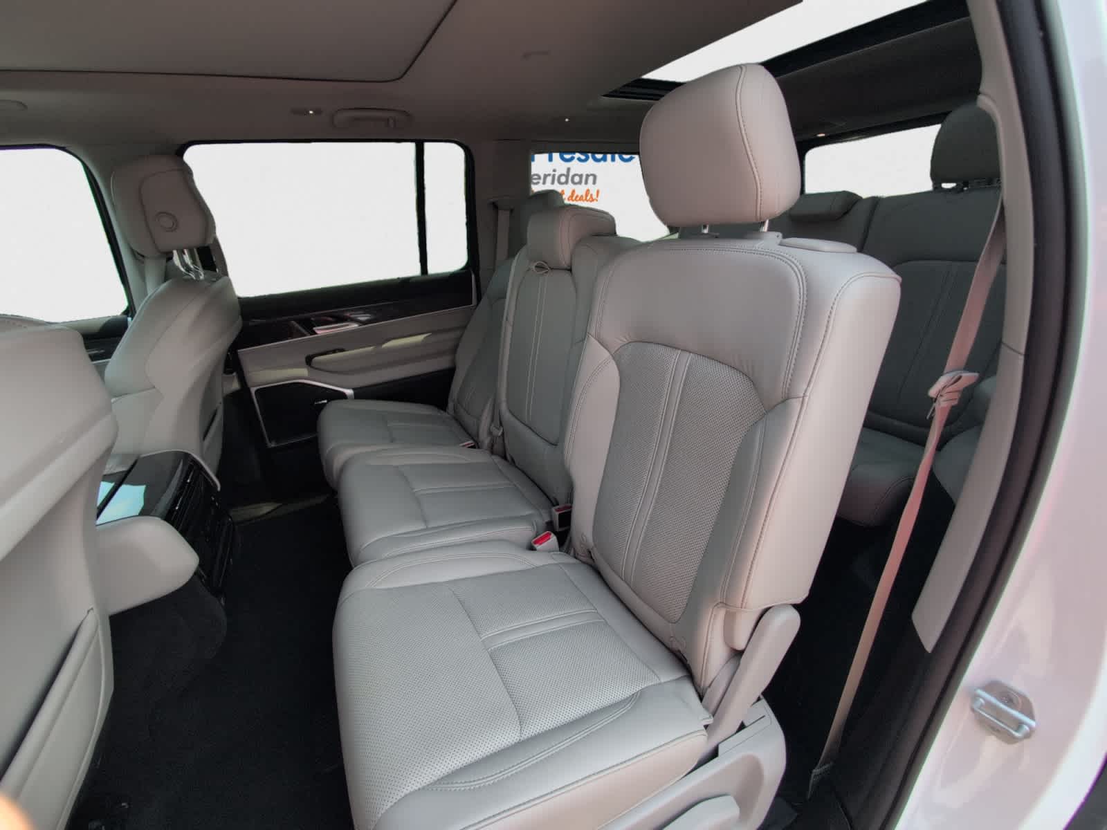2022 Jeep Wagoneer Series II photo 3