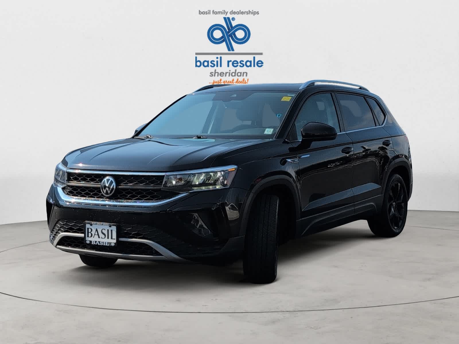 2022 Volkswagen Taos SE photo 2