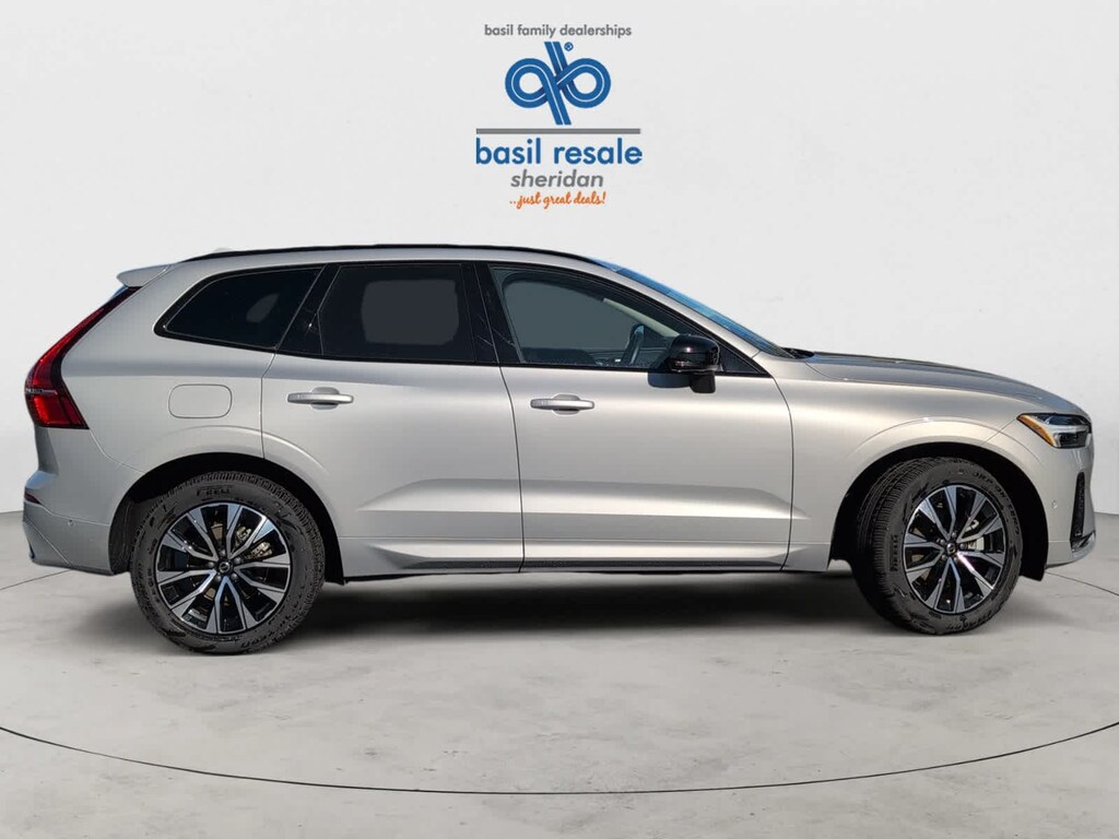 2025 Volvo XC60 Plus B5 photo 3