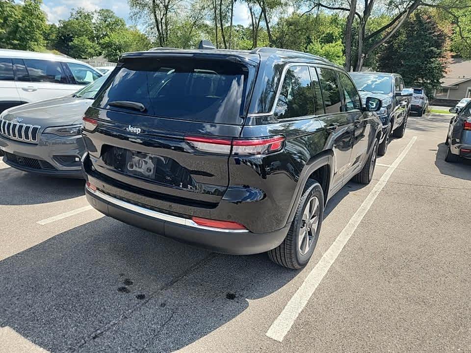 2023 Jeep Cherokee 4xe photo 3