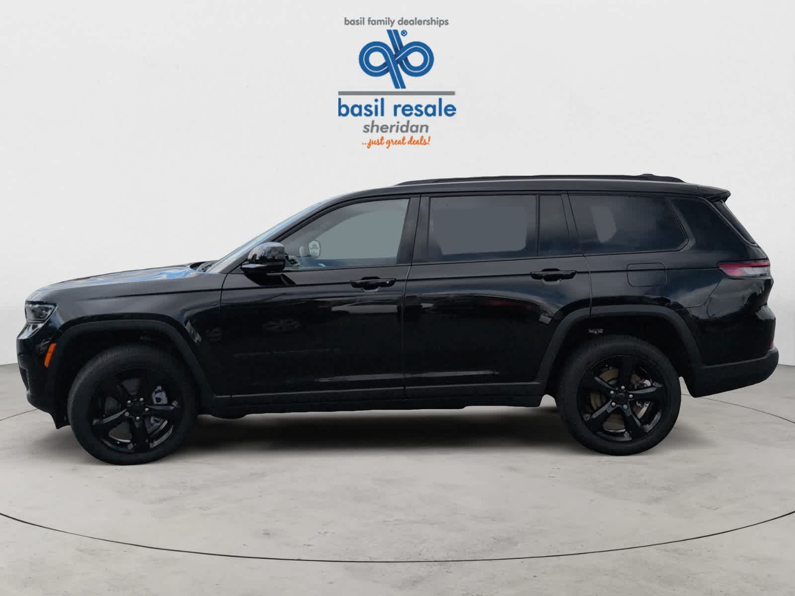 2023 Jeep Grand Cherokee Altitude photo 3