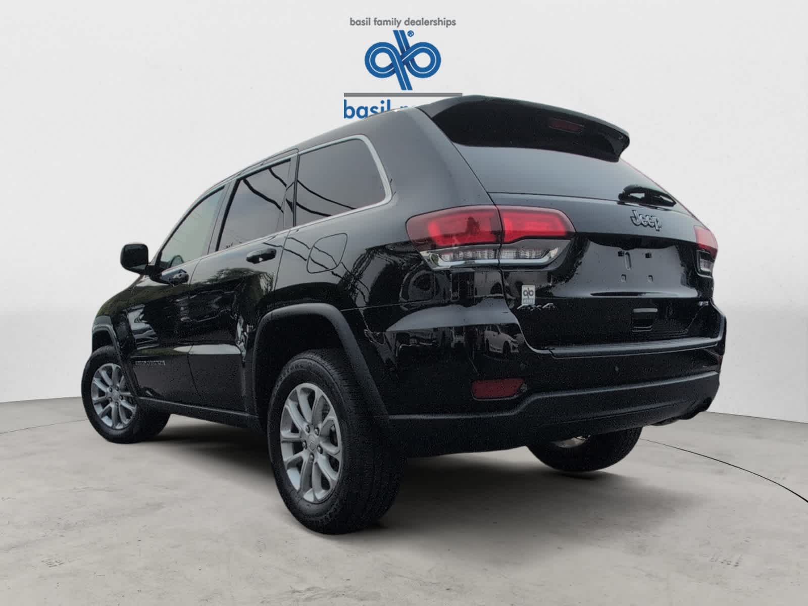 2021 Jeep Grand Cherokee Laredo E photo 3