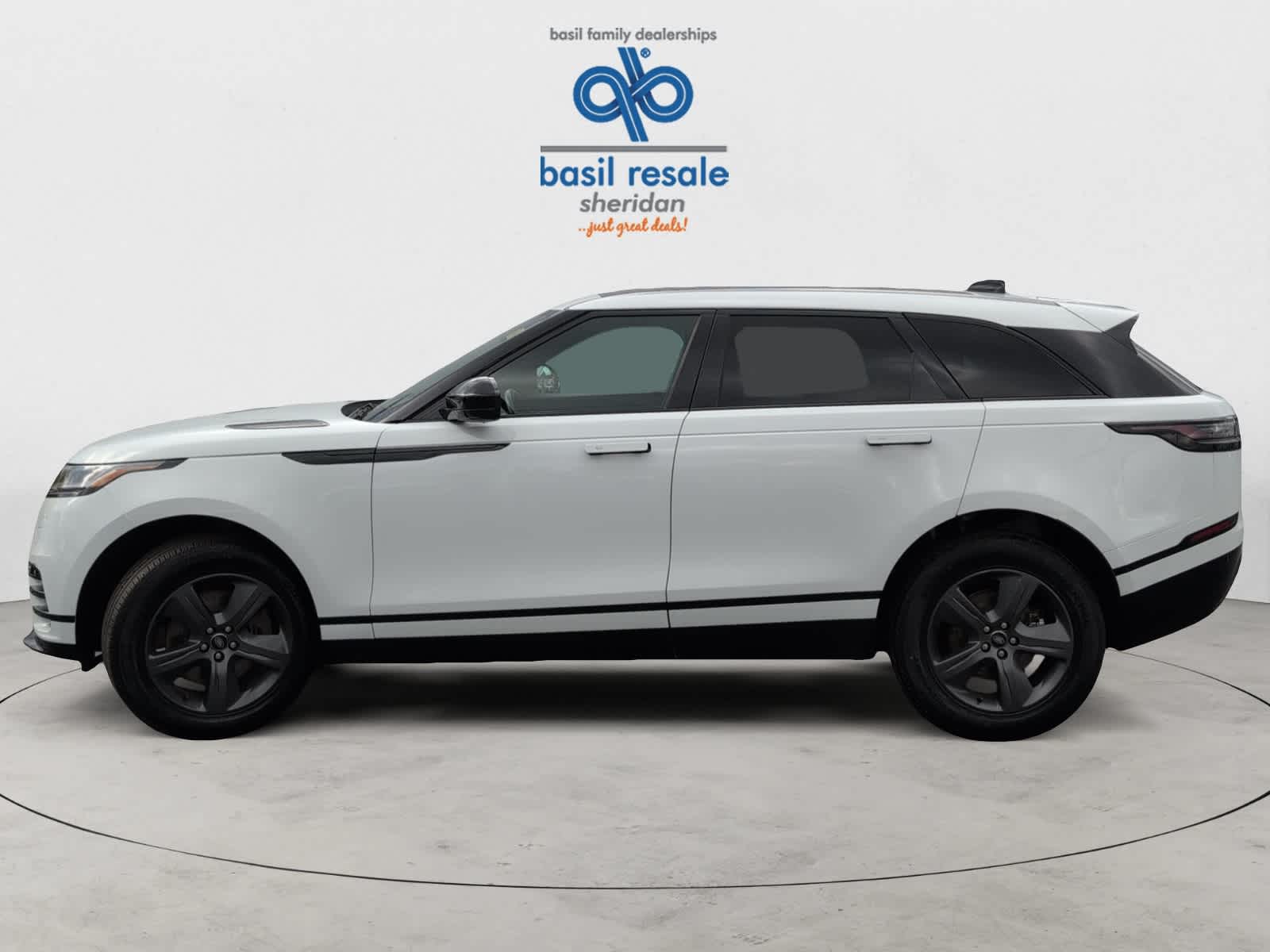 2025 Land Rover Range Rover Velar SE photo 3