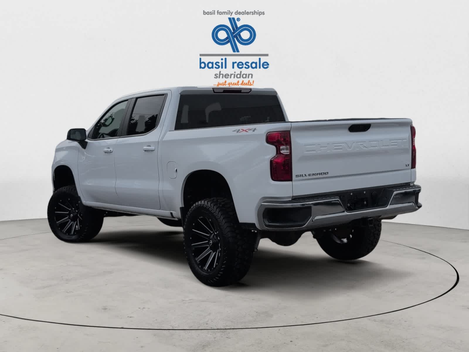 2025 Chevrolet Silverado 1500 LT photo 4