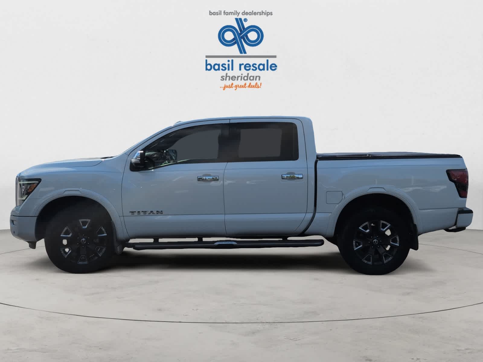 2021 Nissan Titan Platinum Reserve Crew Cab photo 3