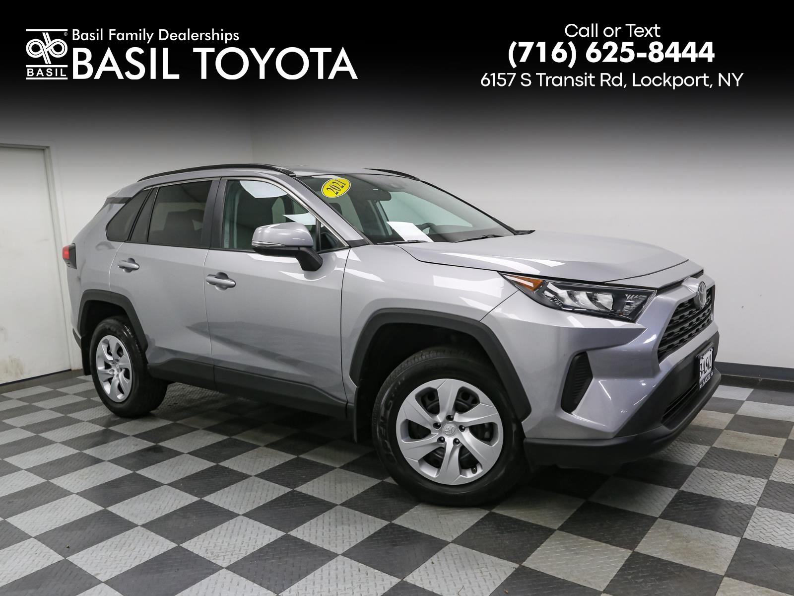 2021 Toyota RAV4 LE's photo