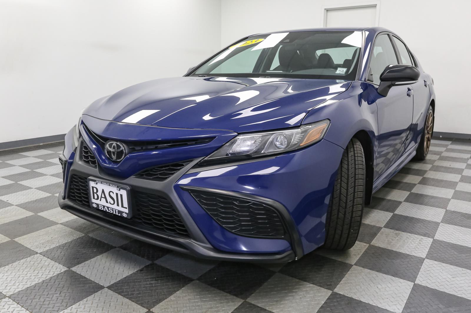 2023 Toyota Camry SE photo 4