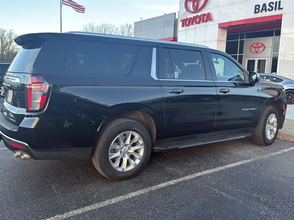 2023 Chevrolet Suburban Premier photo 2