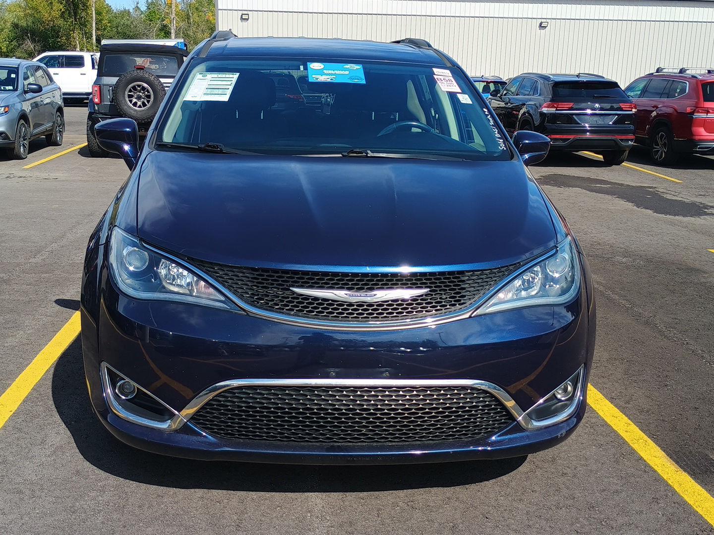 2017 Chrysler Pacifica Touring L photo 2
