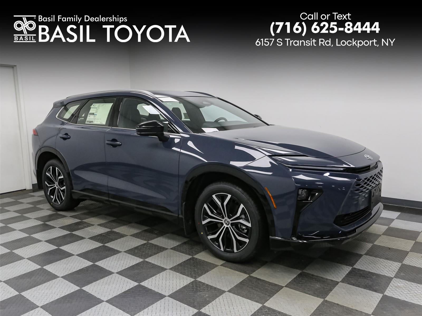 2025 Toyota Crown Signia XLE's photo