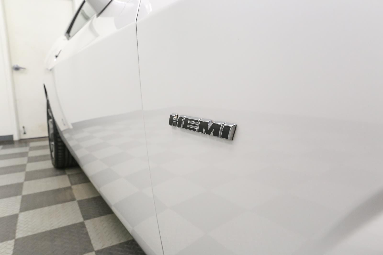 2015 Dodge Challenger R/T - Photo 9