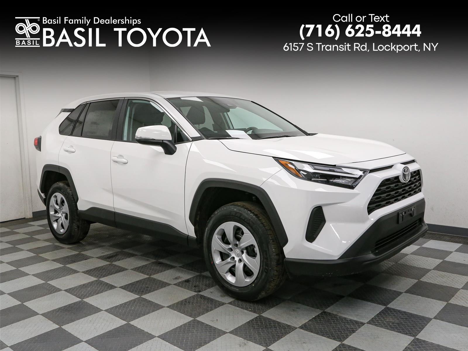 2025 Toyota RAV4 LE's photo