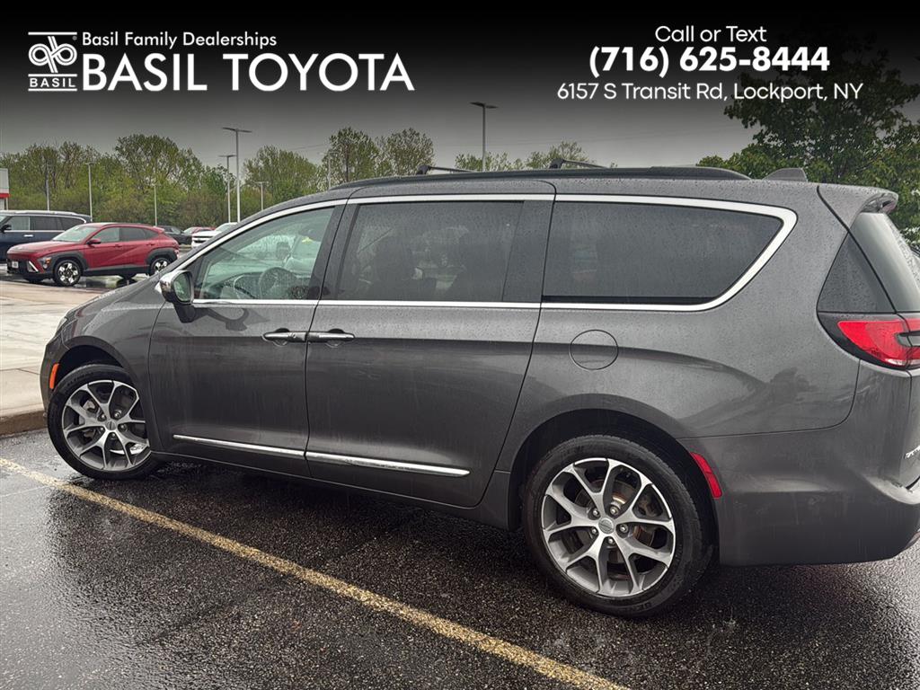 2022 Chrysler Pacifica's photo