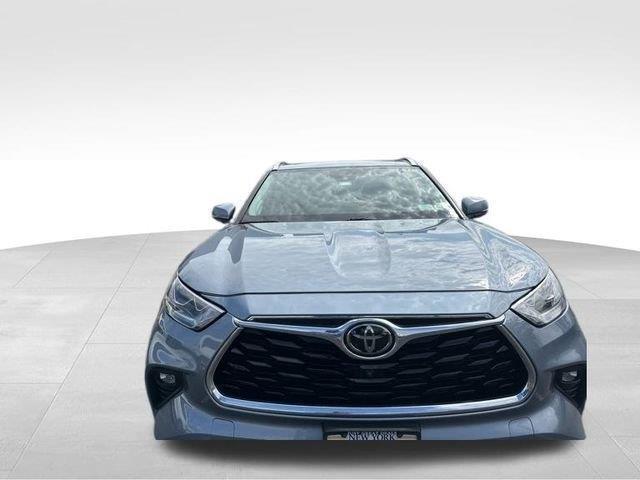 2020 Toyota Highlander Platinum photo 2