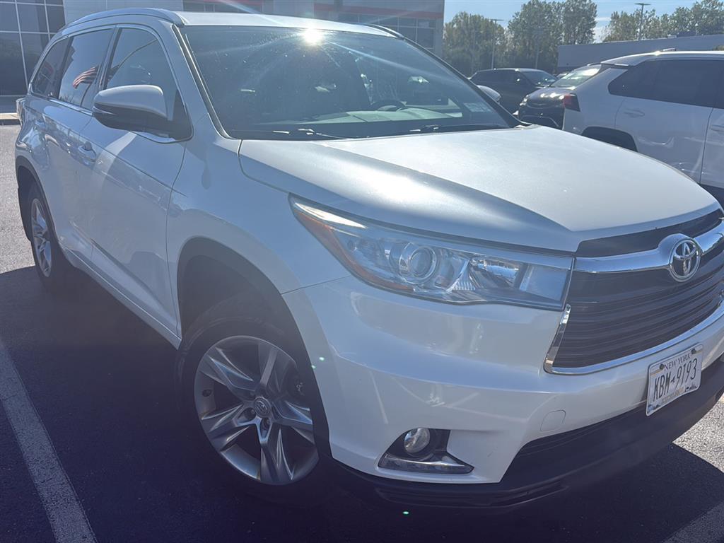 2015 Toyota Highlander Limited Platinum photo 2