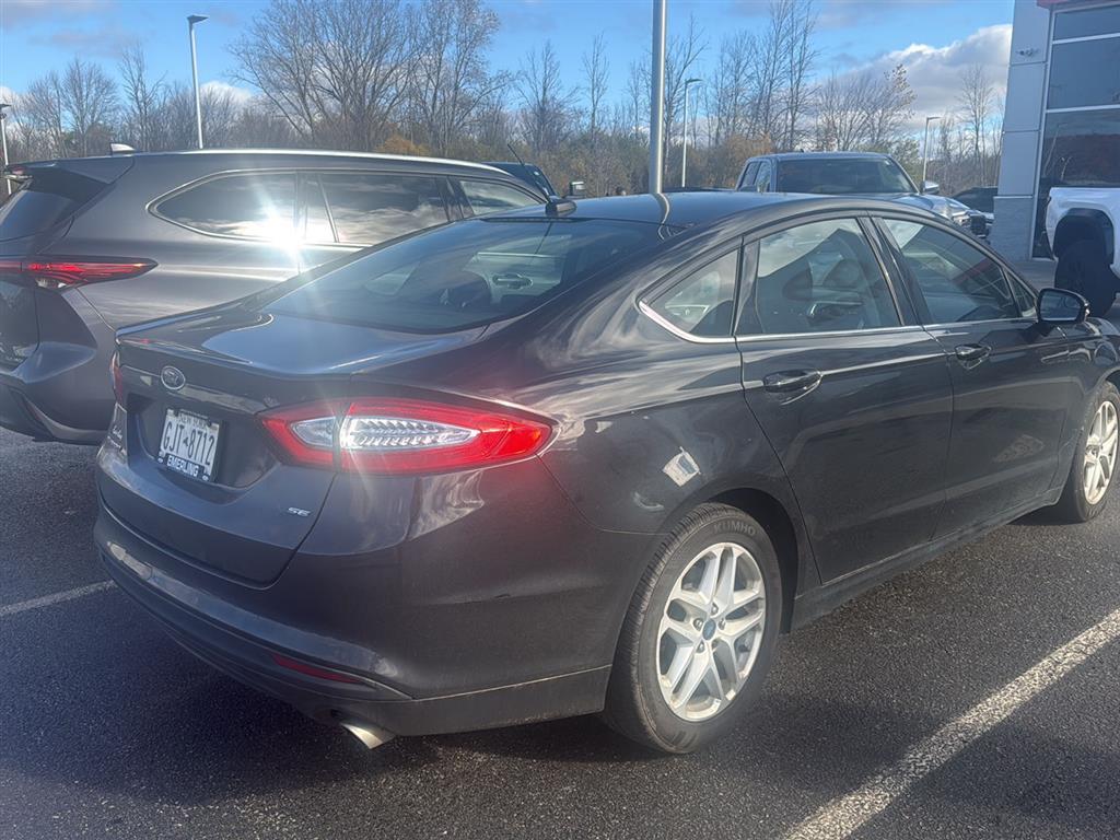 2015 Ford Fusion SE photo 3