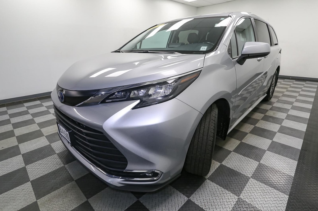 Used 2024 Toyota Sienna XLE 7-Passenger Van