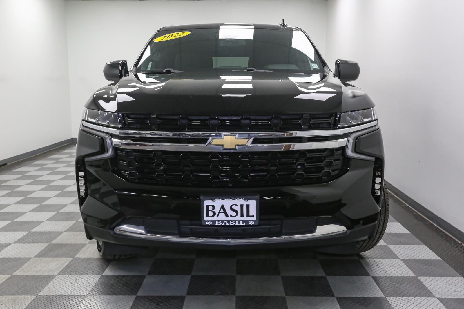 2022 Chevrolet Suburban LS photo 2