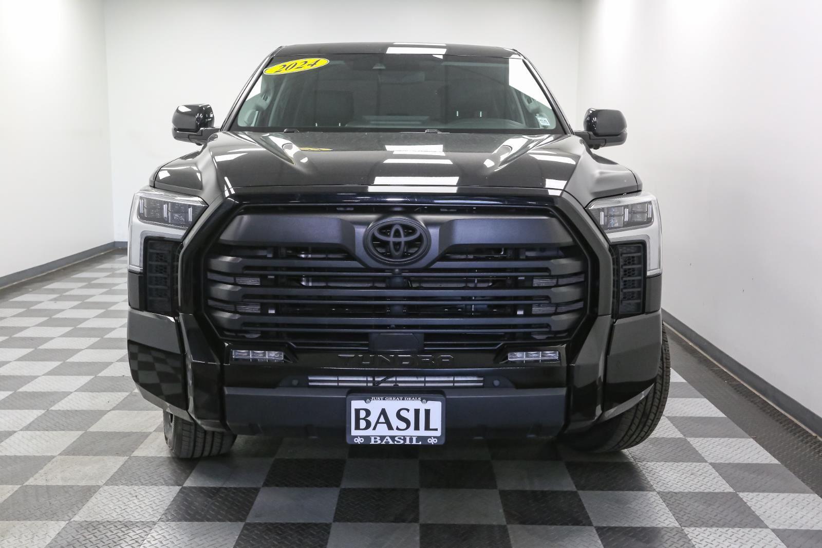 2024 Toyota Tundra Limited CrewMax photo 3