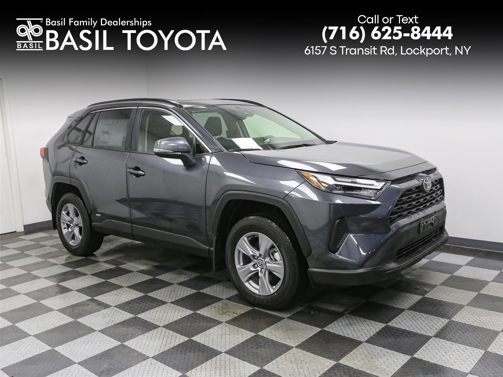 2025 Toyota RAV4 XLE's photo