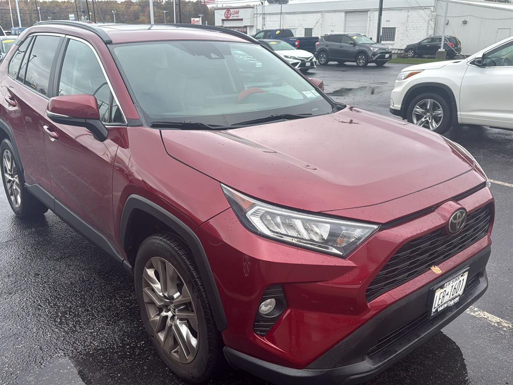 2020 Toyota RAV4 XLE Premium photo 2