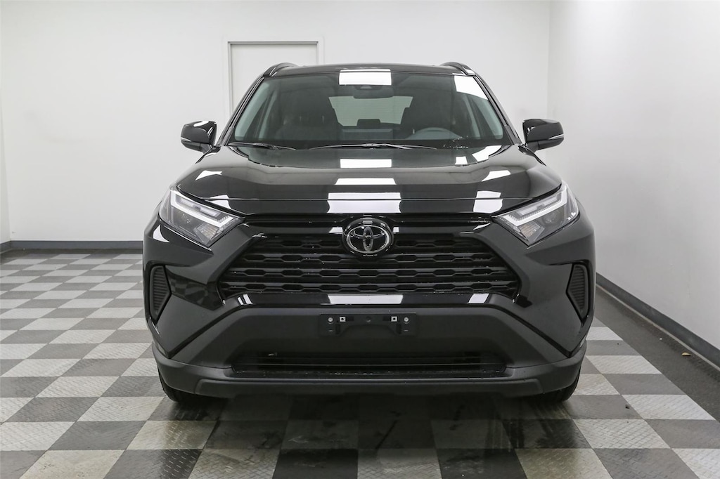 2025 Toyota RAV4 XLE photo 2