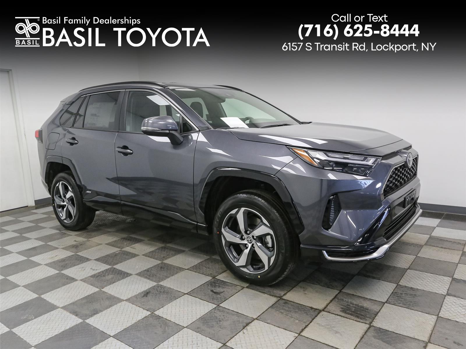 2025 Toyota RAV4 SE's photo