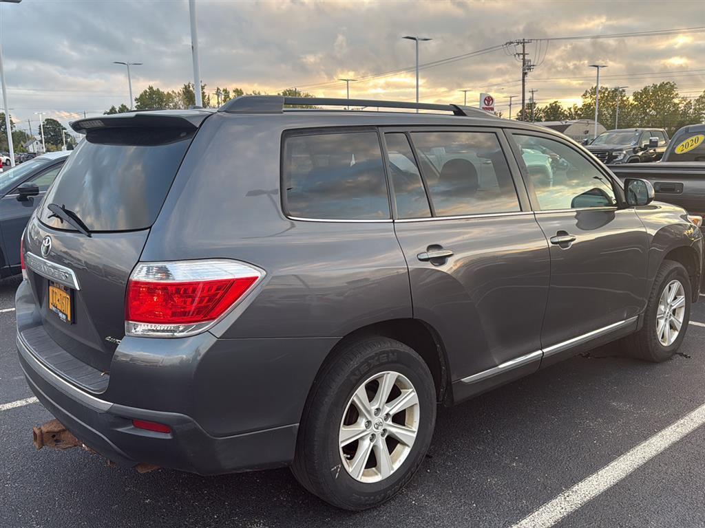 2012 Toyota Highlander SE photo 2