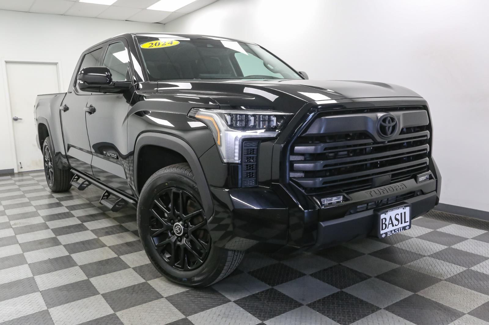 2024 Toyota Tundra Limited CrewMax photo 2