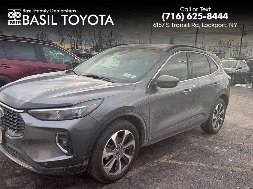 2023 Ford Escape Platinum's photo