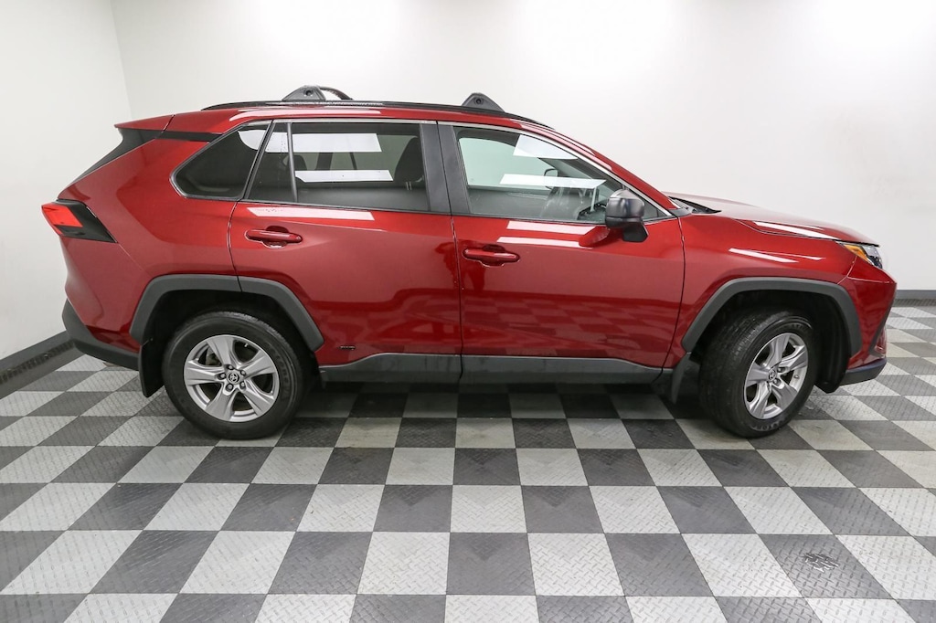 2023 Toyota RAV4 LE photo 4