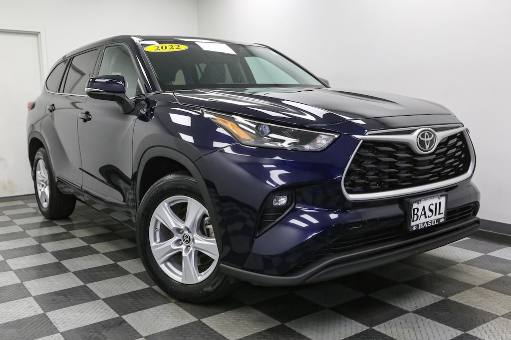 Used 2022 Toyota Highlander LE SUV