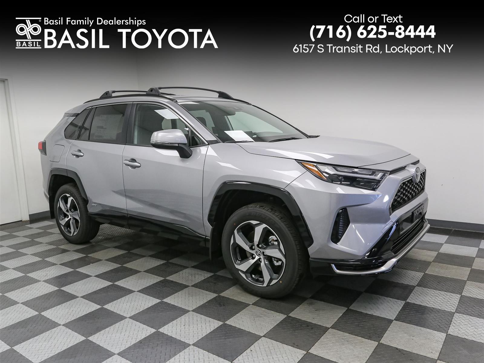 2025 Toyota RAV4 SE's photo