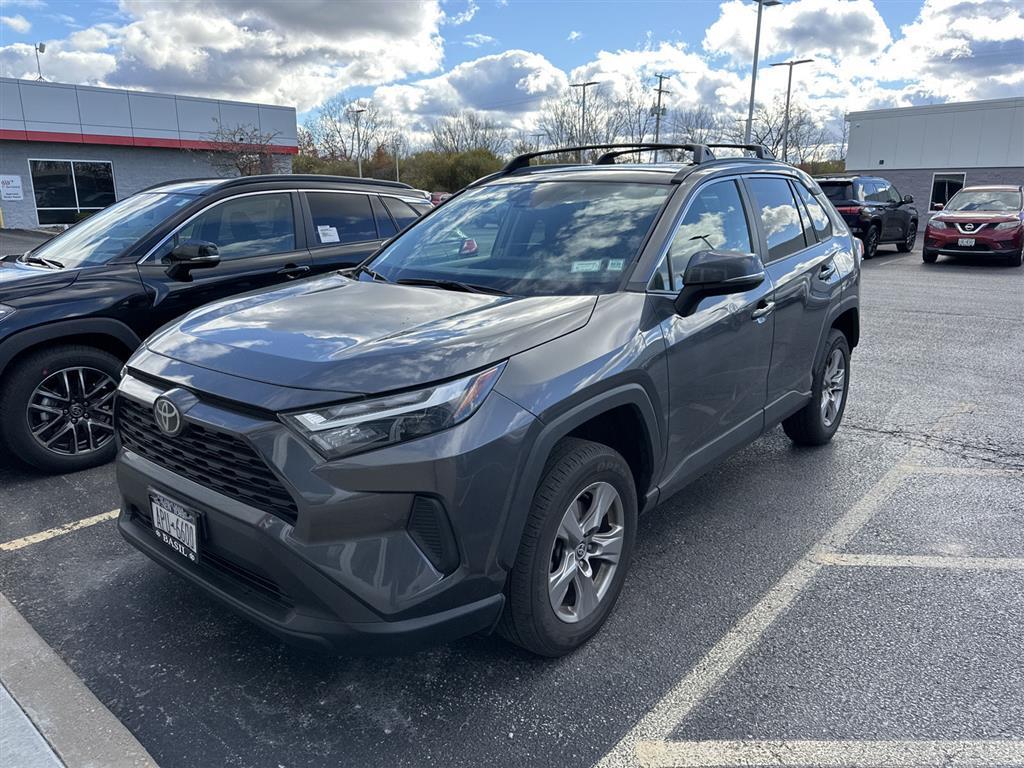 2023 Toyota RAV4 XLE photo 3