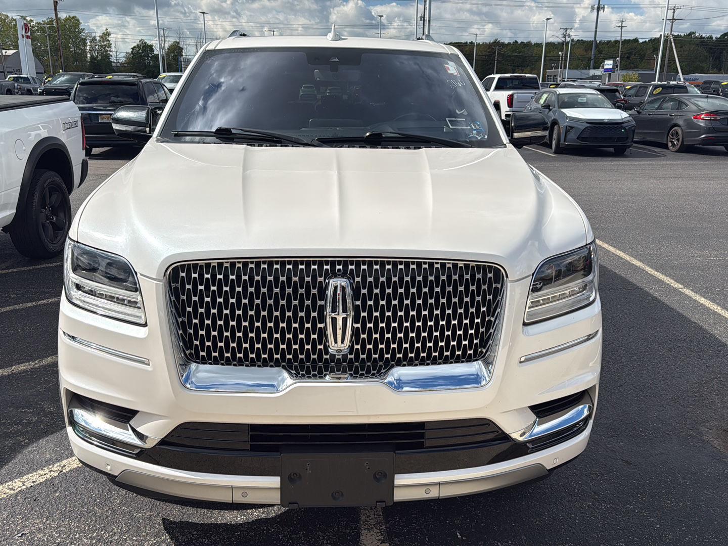 2018 Lincoln Navigator Select photo 2