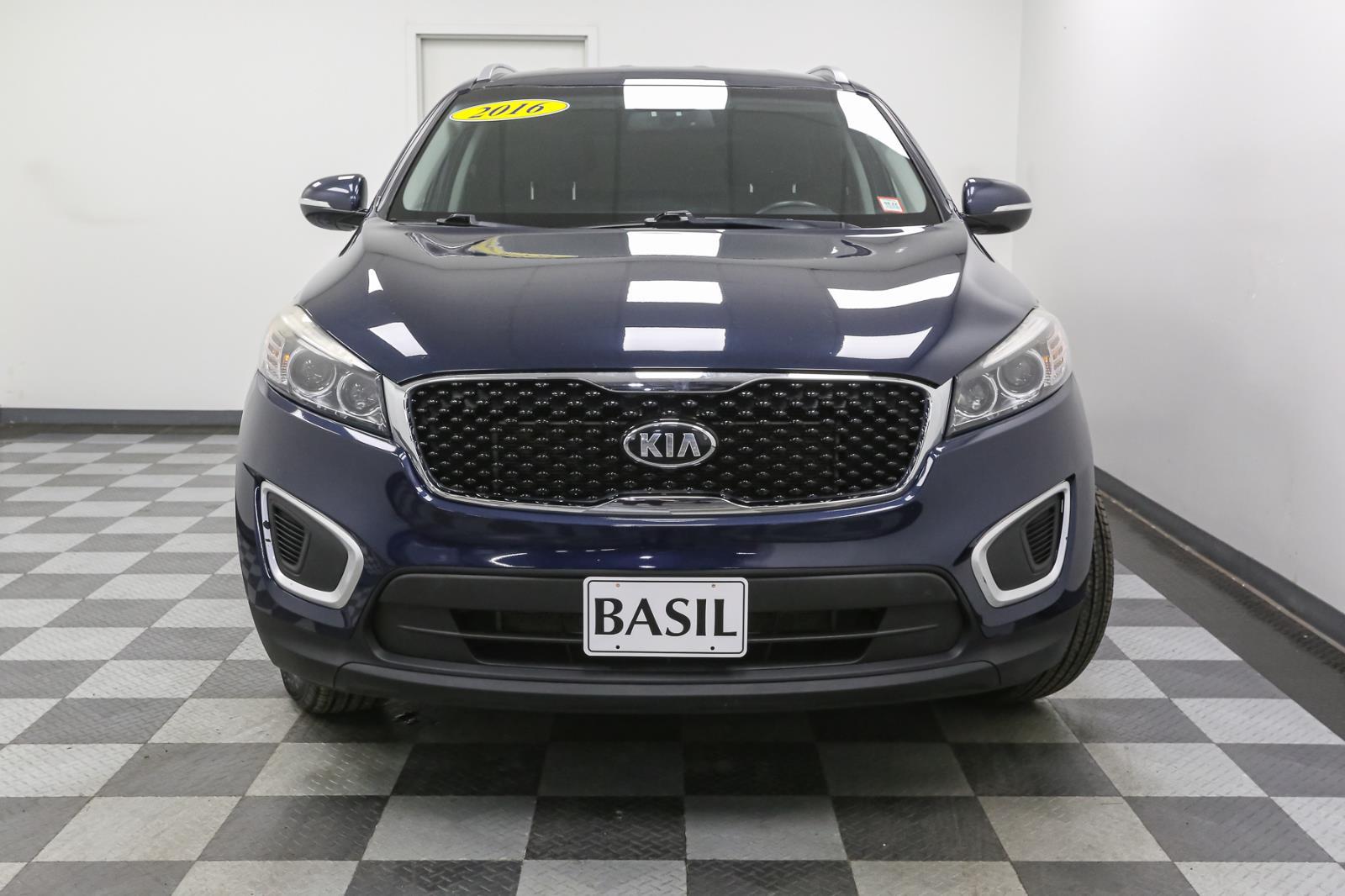 2016 Kia Sorento LX photo 2