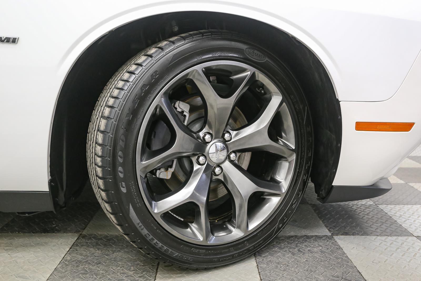 2015 Dodge Challenger R/T - Photo 18