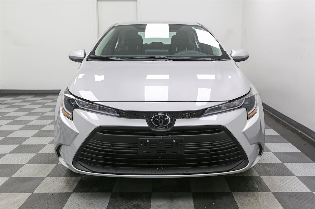 2026 Toyota Corolla LE photo 2
