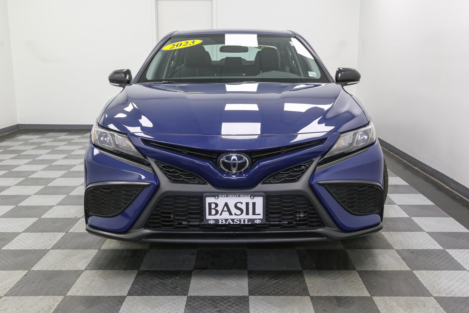 2023 Toyota Camry SE photo 3