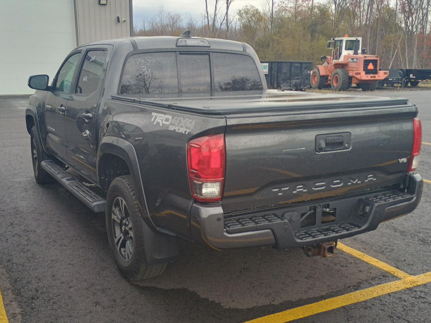 2016 Toyota Tacoma TRD Off-Road photo 2