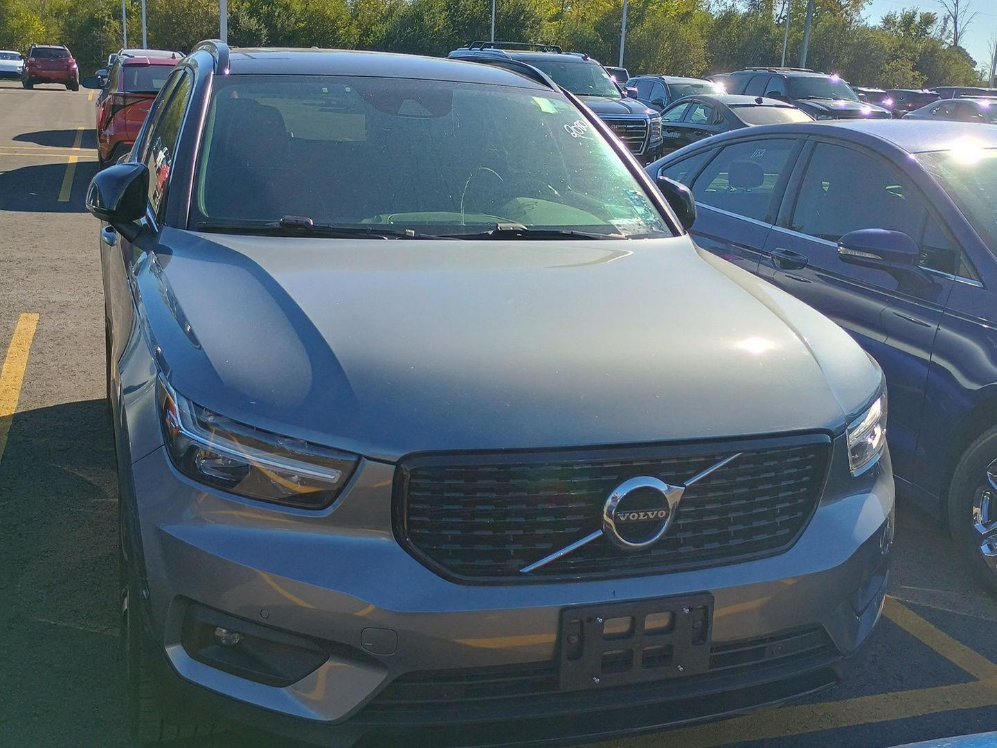 2019 Volvo XC40 T5 R-Design photo 2