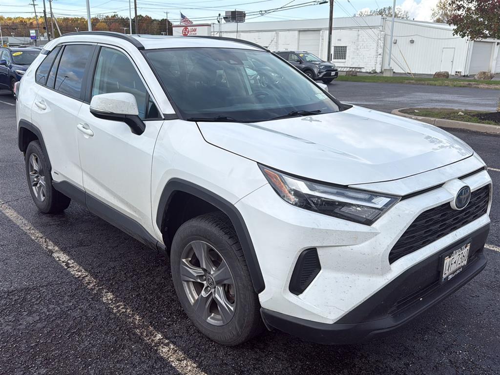 2022 Toyota RAV4 Hybrid XLE photo 4